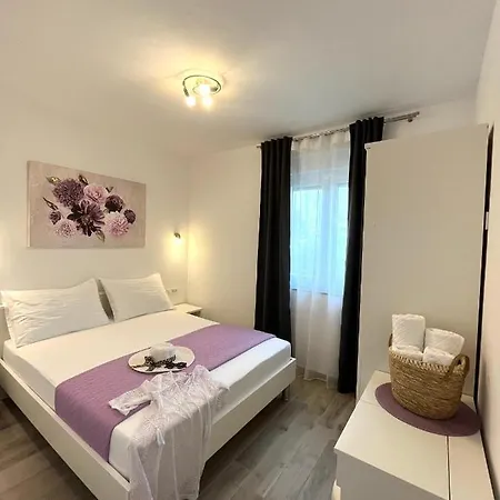 Four Stars Apartment *