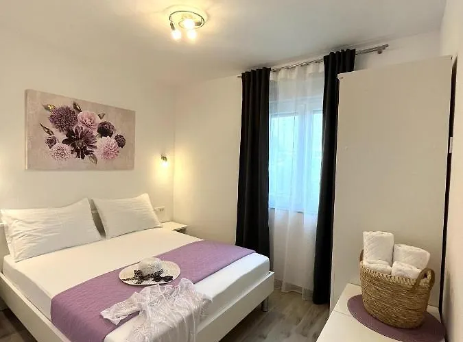 Four Stars Apartament *
